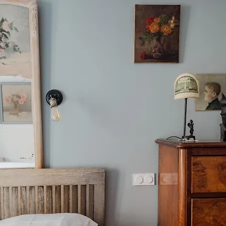 Veeve - Curator's Hideaway *